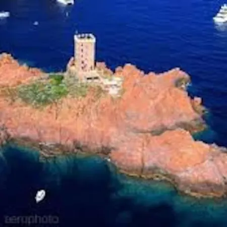 Superbe Duplex T3 Climatise Avec Terrasse Et Solarium, Magnifique Vue Et Golf * Saint-Raphael (Var)