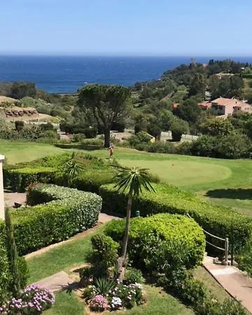 Superbe Duplex T3 Climatise Avec Terrasse Et Solarium, Magnifique Vue Et Golf דירה