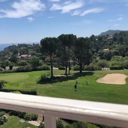 Superbe Duplex T3 Climatise Avec Terrasse Et Solarium, Magnifique Vue Et Golf דירה