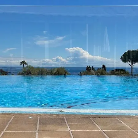 Superbe Duplex T3 Climatise Avec Terrasse Et Solarium, Magnifique Vue Et Golf * Saint-Raphael (Var)