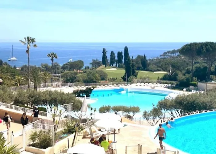 Superbe Duplex T3 Climatise Avec Terrasse Et Solarium, Magnifique Vue Et Golf