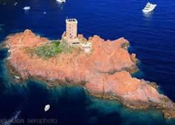 Superbe Duplex T3 Climatise Avec Terrasse Et Solarium, Magnifique Vue Et Golf * Saint-Raphaël